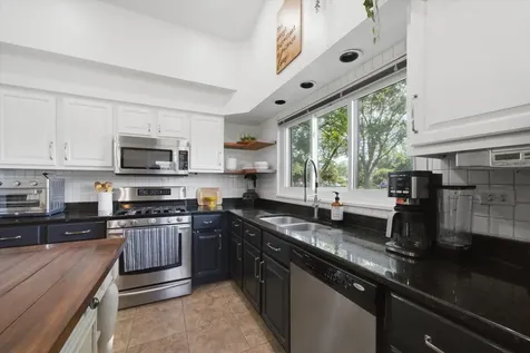 2455 Belleview Avenue Westchester IL 60154