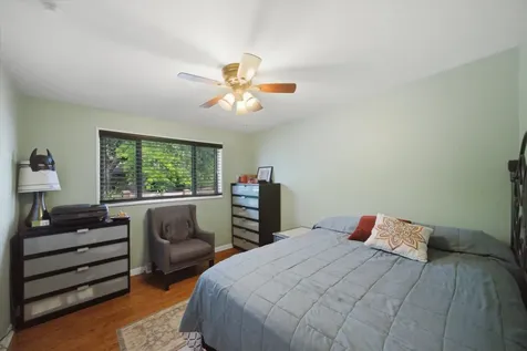 2455 Belleview Avenue Westchester IL 60154