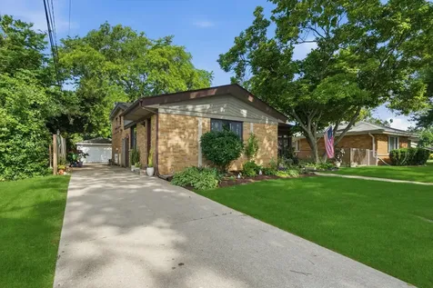 2455 Belleview Avenue Westchester IL 60154