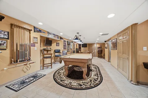 1249 West Parliament Street Crete IL 60417