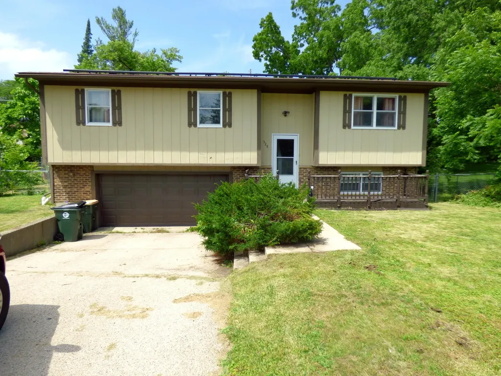 528 West Pheasant Court Round Lake Beach IL 60073