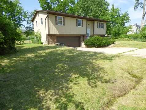 528 West Pheasant Court Round Lake Beach IL 60073