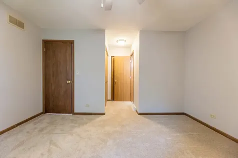 2516 Red Oak Trail Crest Hill IL 60403