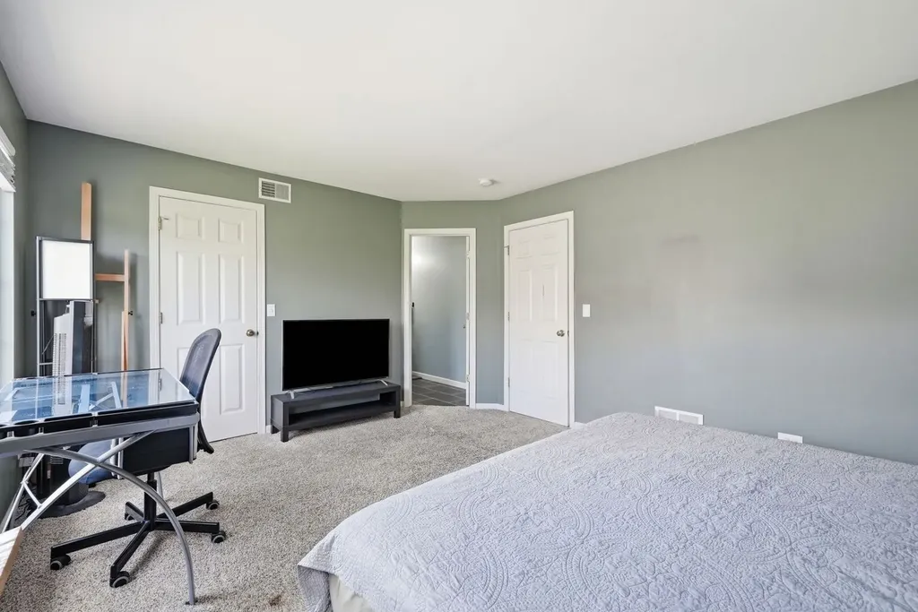 1874 Fredericksburg Lane Aurora IL 60503