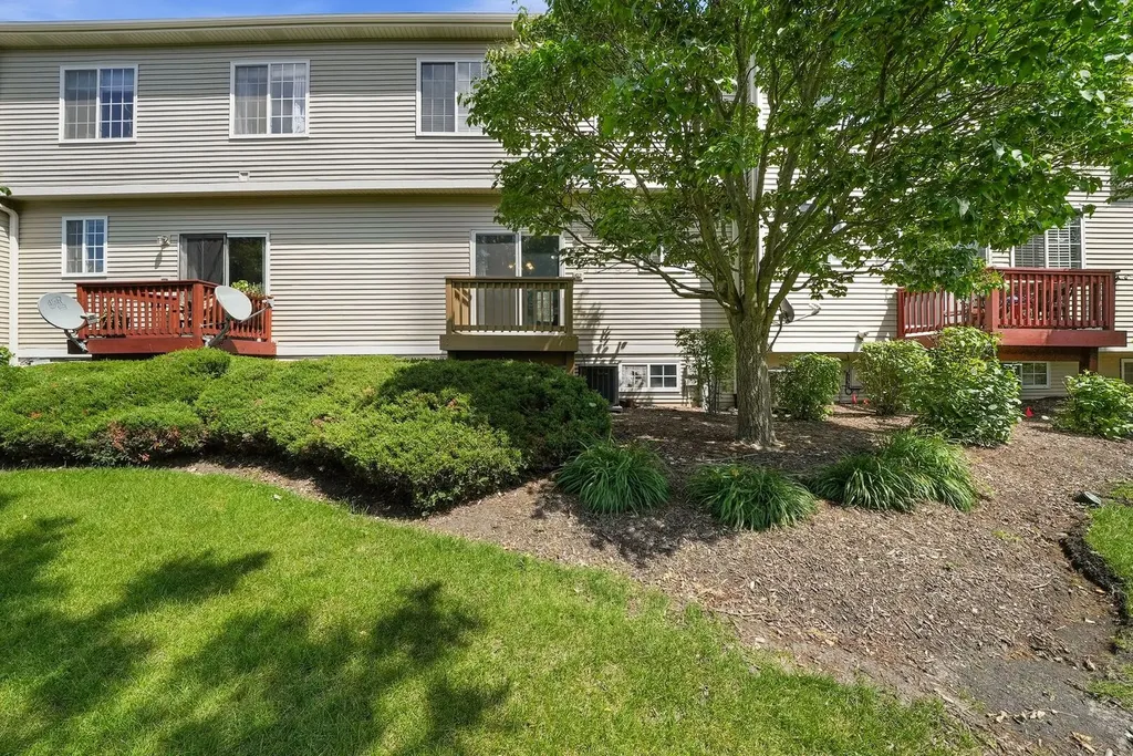 1874 Fredericksburg Lane Aurora IL 60503