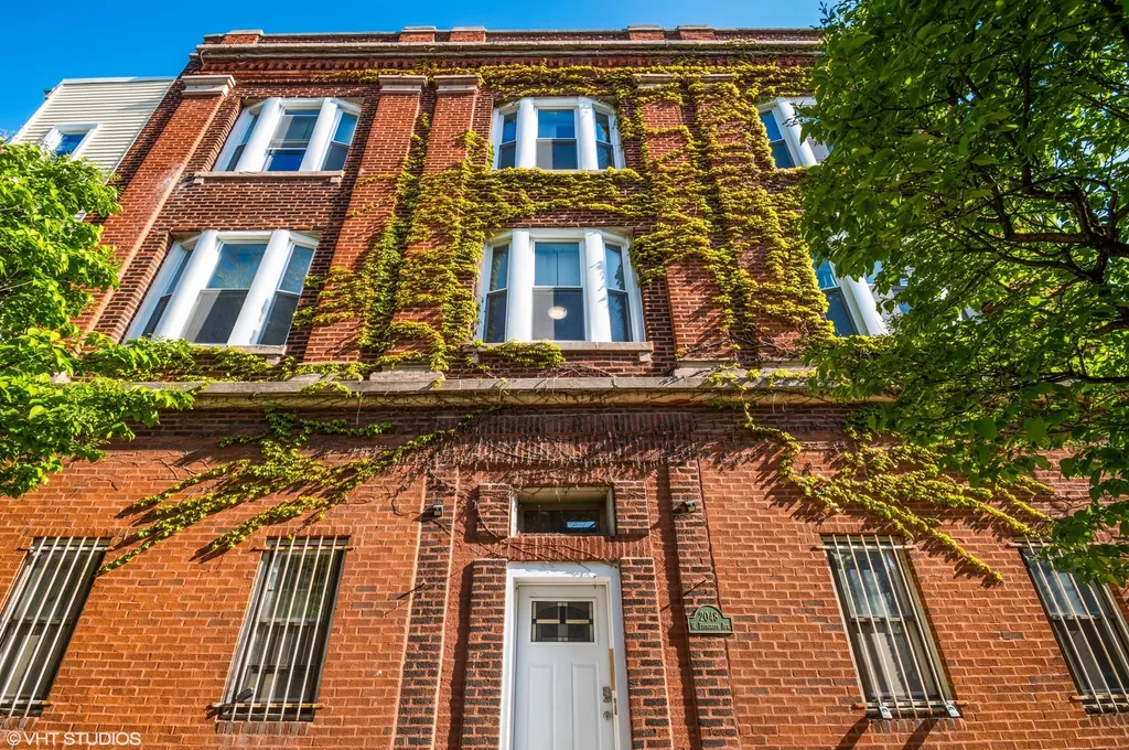 2048 West Evergreen Avenue Chicago IL 60622