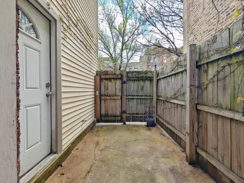 2048 West Evergreen Avenue Chicago IL 60622