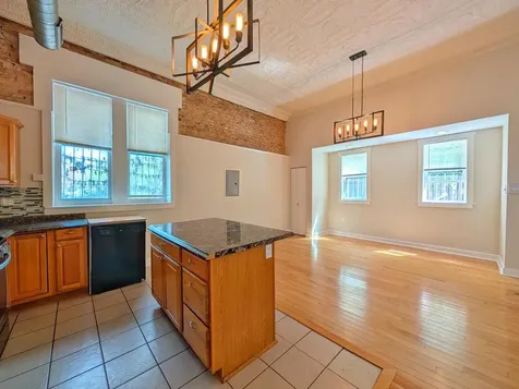 2048 West Evergreen Avenue Chicago IL 60622