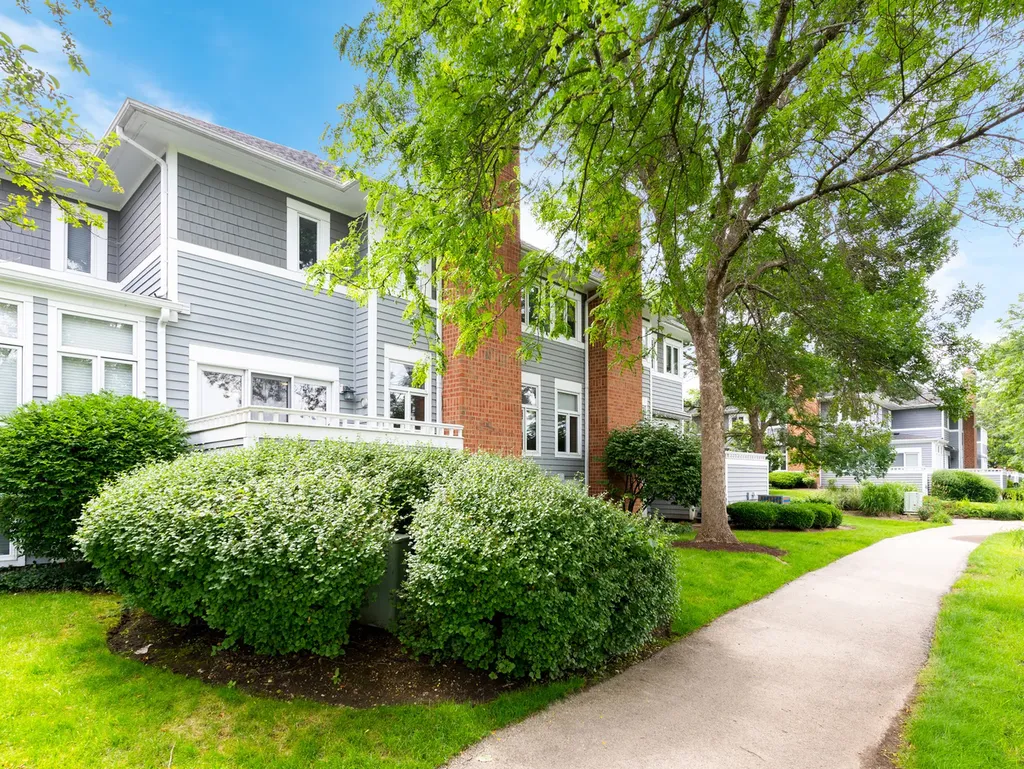 17 Mashie Court Woodridge IL 60517