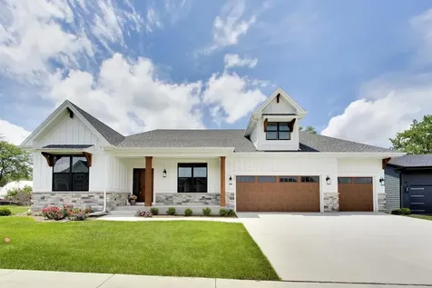 495 Cora Lane St. Charles IL 60174