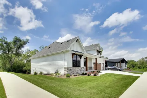 495 Cora Lane St. Charles IL 60174
