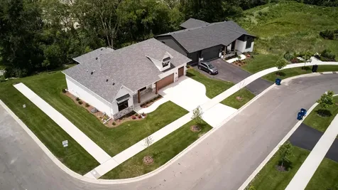 495 Cora Lane St. Charles IL 60174