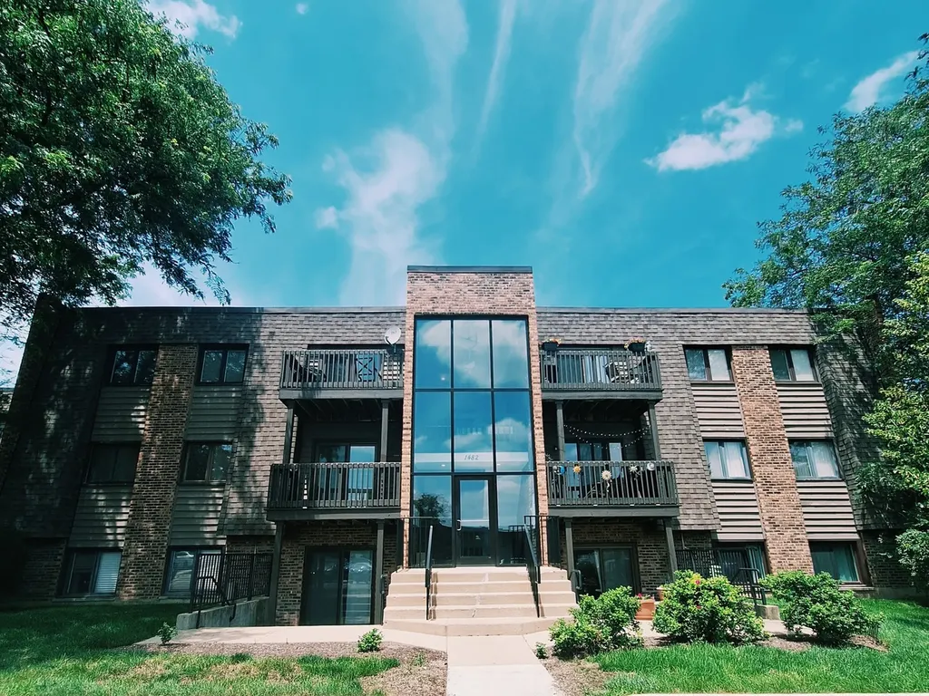 1482 Stonebridge Circle Wheaton IL 60189