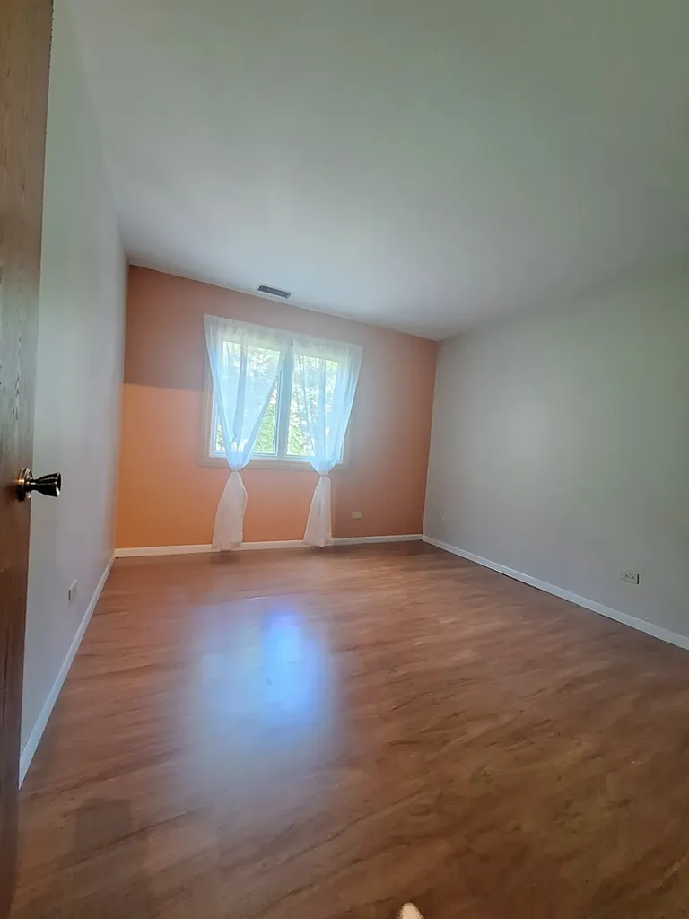 1482 Stonebridge Circle Wheaton IL 60189
