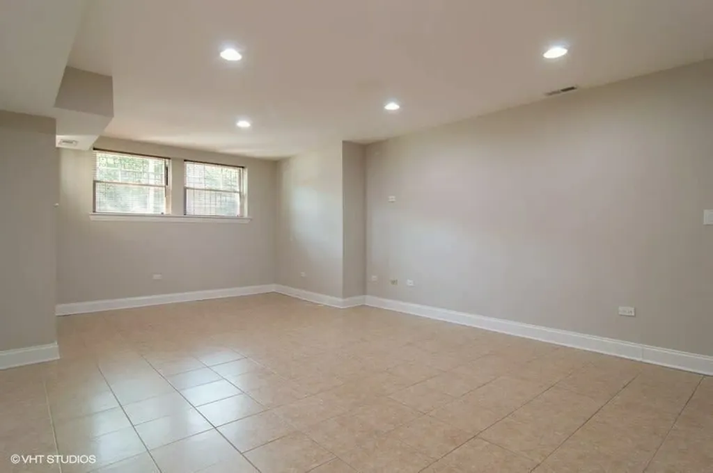 1330 West Argyle Street Chicago IL 60640