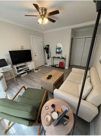 837.5 West Cornelia Avenue Chicago IL 60657