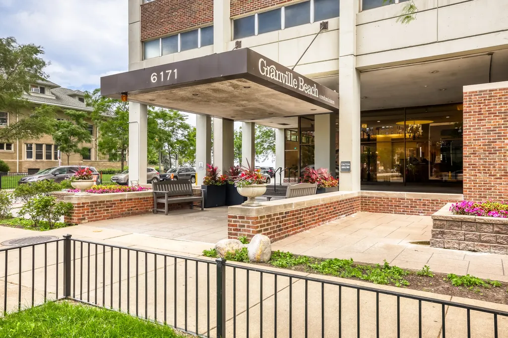 6171 North Sheridan Road Chicago IL 60660
