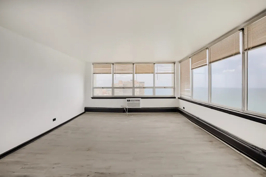 6171 North Sheridan Road Chicago IL 60660