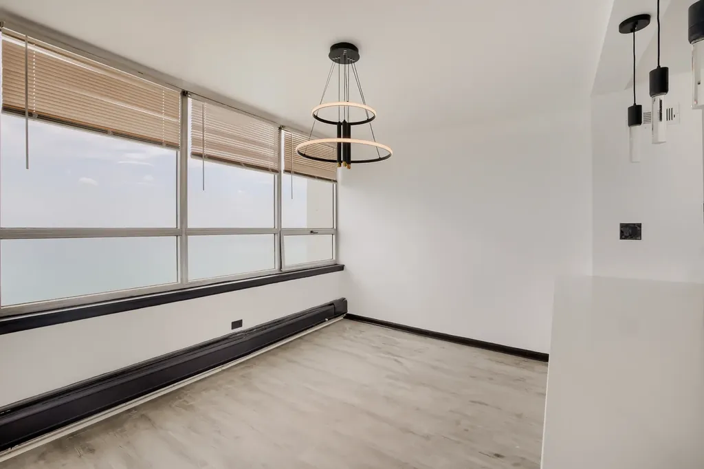 6171 North Sheridan Road Chicago IL 60660