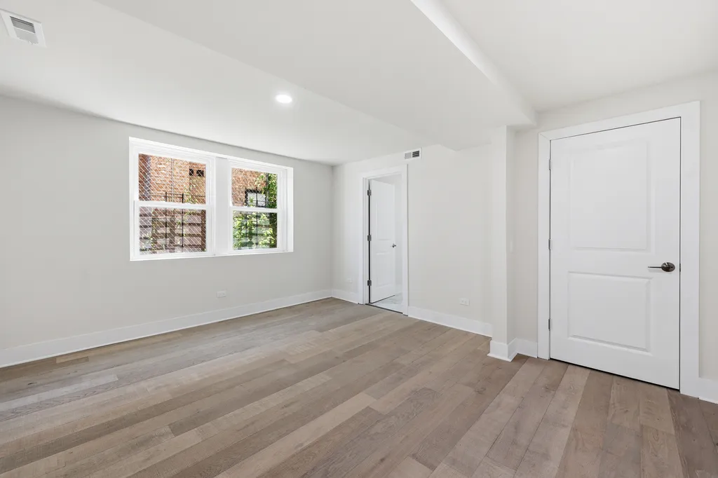 6335 North Magnolia Avenue Chicago IL 60660
