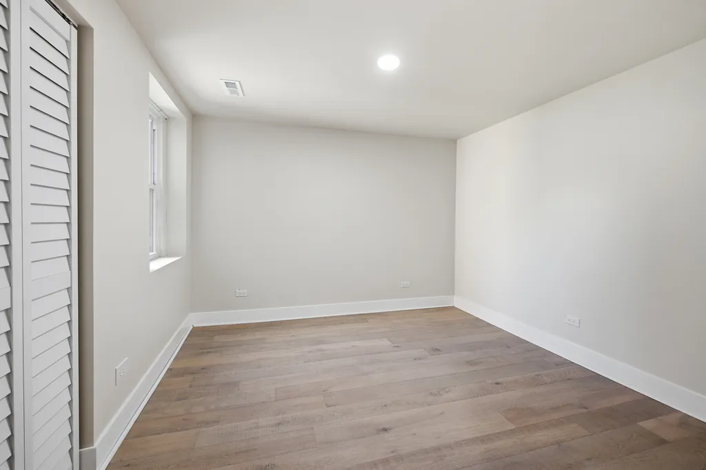 6335 North Magnolia Avenue Chicago IL 60660