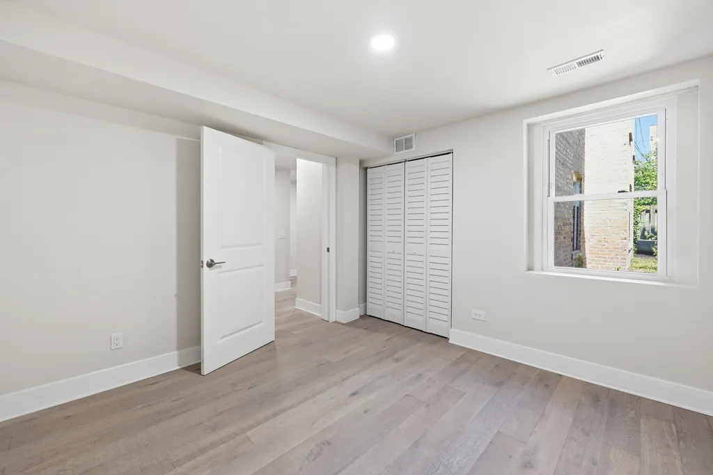 6335 North Magnolia Avenue Chicago IL 60660