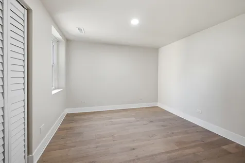 6335 North Magnolia Avenue Chicago IL 60660