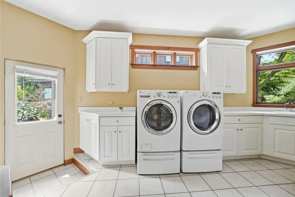 4361 Central Avenue Western Springs IL 60558
