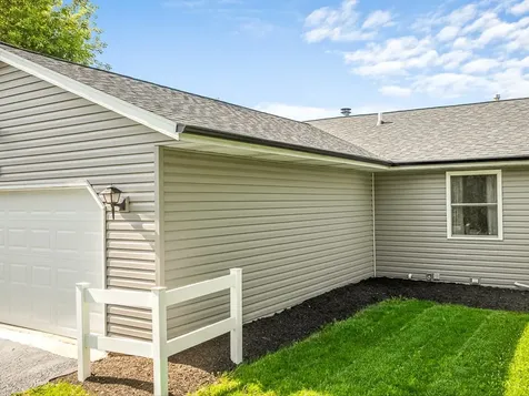 207 Tamarack Hollow Street Poplar Grove IL 61065