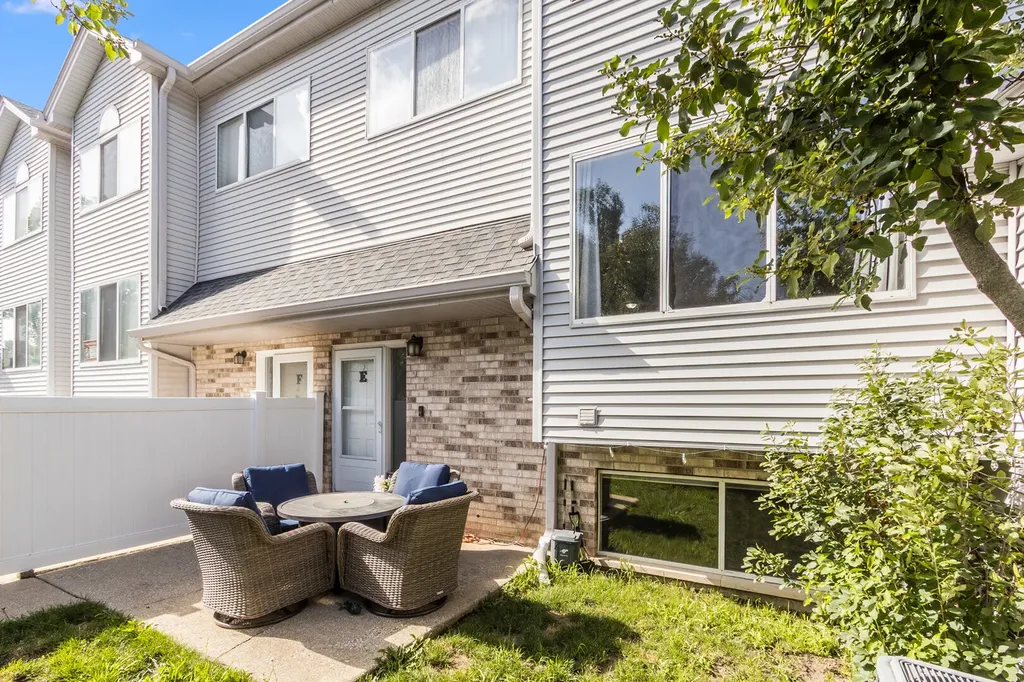 272 Park Ridge Lane Aurora IL 60504