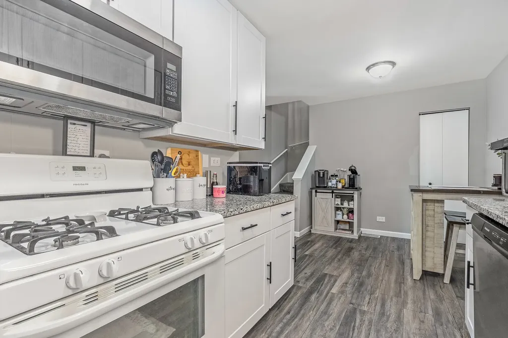 272 Park Ridge Lane Aurora IL 60504