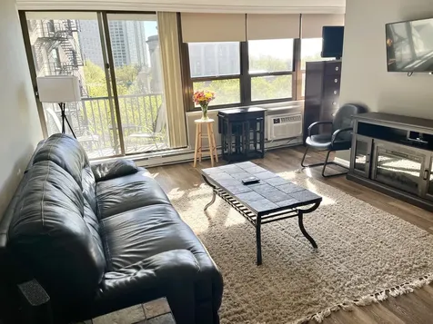 2740 North Pine Grove Avenue Chicago IL 60614