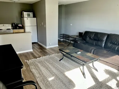 2740 North Pine Grove Avenue Chicago IL 60614