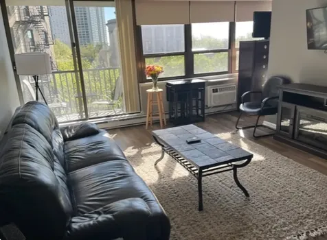 2740 North Pine Grove Avenue Chicago IL 60614