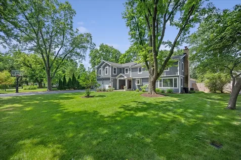 586 Earl Drive Northfield IL 60093