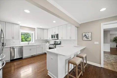 586 Earl Drive Northfield IL 60093