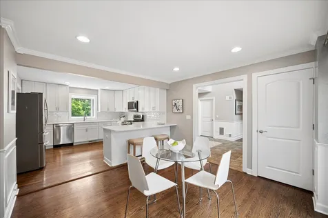 586 Earl Drive Northfield IL 60093