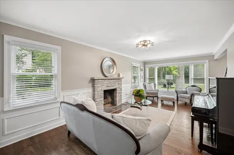 586 Earl Drive Northfield IL 60093