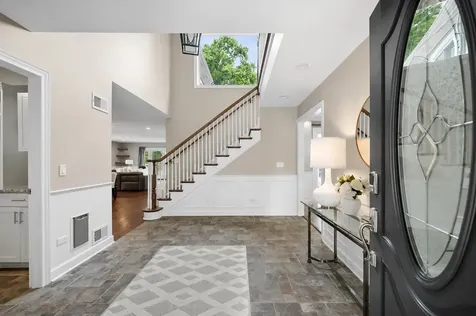 586 Earl Drive Northfield IL 60093