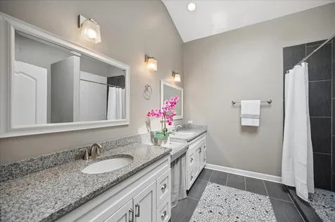 586 Earl Drive Northfield IL 60093