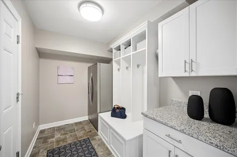 586 Earl Drive Northfield IL 60093