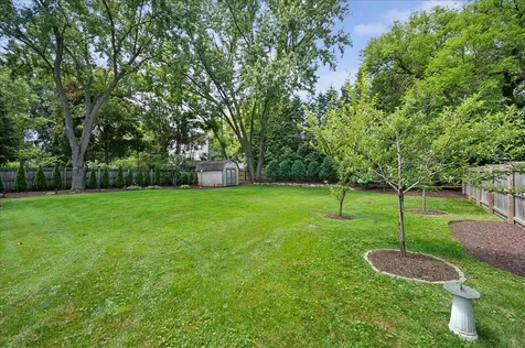 586 Earl Drive Northfield IL 60093