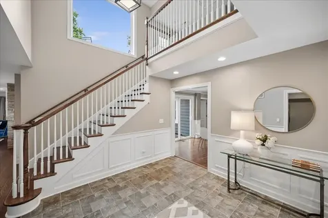 586 Earl Drive Northfield IL 60093