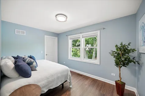 586 Earl Drive Northfield IL 60093
