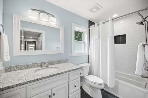 586 Earl Drive Northfield IL 60093