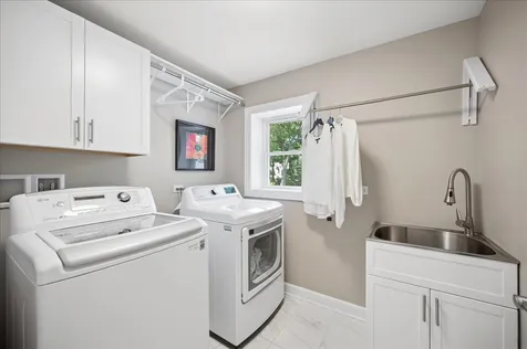 586 Earl Drive Northfield IL 60093