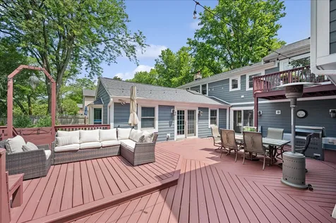 586 Earl Drive Northfield IL 60093
