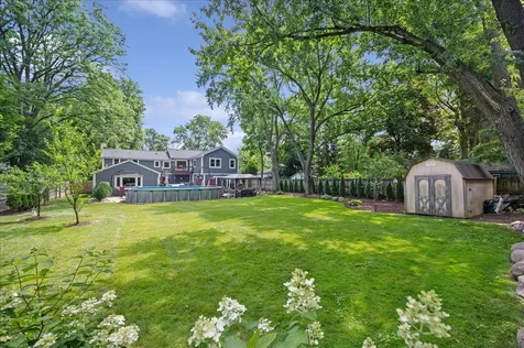 586 Earl Drive Northfield IL 60093
