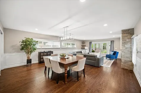 586 Earl Drive Northfield IL 60093