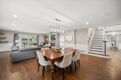 586 Earl Drive Northfield IL 60093